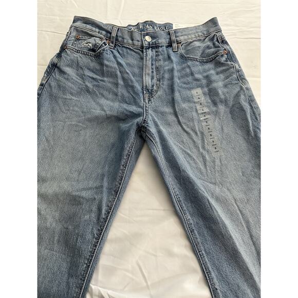 American Eagle Ex-Boyfriend STRIGID Blue Distressed Light Wash Jeans 8 Short NWT - Picture 3 of 12
